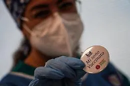 Covid, l'Italia si vaccina: dalla Lombardia alla Sicilia ecco chi ha gi&agrave; ricevuto dose