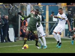 Balotelli mini-incidente auto amico, ma social si scatenano