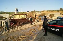 Per consolidare galleria ferroviaria rubavano massi dal greto del fiume Platani, i carabinieri fermano lo scempio