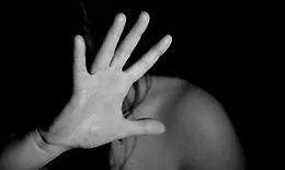 Rompe i  finestrini dell'auto del presunto amante della ex. Denunciato ad Adrano