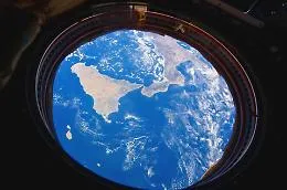 Il cibo nello spazio: dalla purea pionieristica ai sapori in orbita