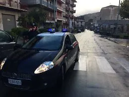 Mer&igrave;, prima le botte e poi l'incendio al portone di casa della ex: arrestato
