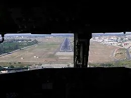 Catania, aeroporto chiuso per alcuni minuti: tre voli dirottati