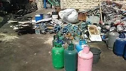 Dal rame sospetto ai lavoratori in nero: sequestrata officina a Catania