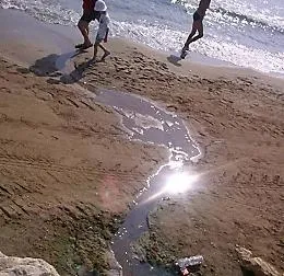 Fresche forse, chiare di sicuro no:
in Sicilia tuffi in acque da evitare