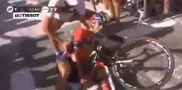 Tour de France: Nibali cade tra due moto della polizia, sospetta frattura, corsa a rischio