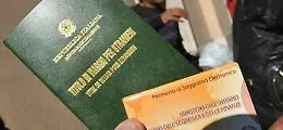 Retata a Palermo, sgominata la banda dei falsi permessi di soggiorno ai migranti