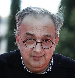 Il manager con il maglioncino e gli occhiali alla Harry Potter