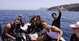 Dopo Beyonc&eacute; e Jay-Z,
 Will Smith e famiglia 
ed anche la "sorellina"
di Belen: la Sicilia
terra di star e vip