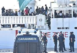 Catania, i pm a Salvini e Toninelli: &laquo;Siano fatti sbarcare dalla Diciotti i 29 minori&raquo;