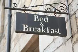 Non comunica i nomi degli ospiti, denunciata titolare B&B