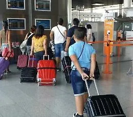 La Sicilia e l'amaro "volo" dei nostri soldi: carissimi aerei, ma quanto ci costate...
