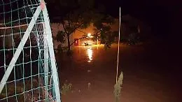 Straripa il fiume Belice,  Verdura Golf Resort evacuato, persone sui tetti a Menfi