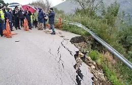 Dopo la bocciatura sui rifiuti, Roma &ldquo;bacchetta&rdquo; il governo Musumeci sulle strade