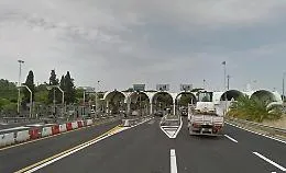 Le banconote frutto di rapina riciclate ai caselli dell'autostrada A18, due arresti e 8mila euro sequestrati