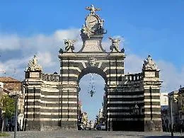 Il dissesto, il sisma, la crisi e le paure:
Catania flagellata, ma sapr&agrave; rialzarsi