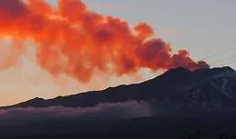 Etna, diminuisce l'attivit&agrave; sismica ma c'&egrave; chi ancora dorme nelle auto