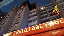 Catania, fiamme in un palazzo di 8 piani 
ore di terrore nel quartiere di Librino