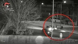 Patern&ograve;, guarda una ragazza: il fidanzato lo travolge con auto, i familiari lo picchiano