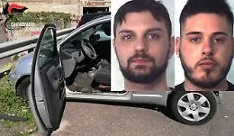 Catania, droga nascosta in auto abbandonata: spacciatori arrestati