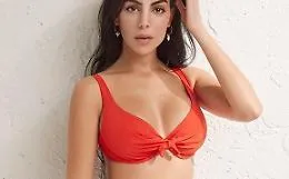 Che curve Georgina! La compagna di Ronaldo si "esibisce" sui social