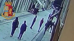Vittoria, due aggressioni omofobe
di "branco": indagati 11 minorenni