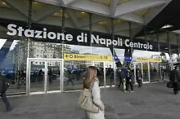 Crisi epilettica in gita scolastica: agenti Polfer salvano studentessa siciliana