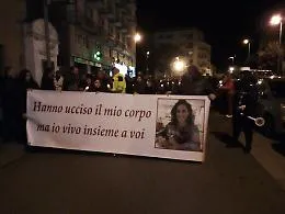 Uccisa a Marsala, in 3000 sfilano per ricordare Nicoletta: &laquo;Io vivo insieme a voi&raquo;