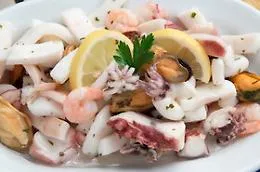 Marsala, mangiano insalata di mare e cous e cous: 50 persone in ospedale