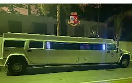 Mondello, compleanno su una Limousine: tutti multati per assembramento