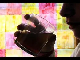 Guida a zig-zag e con alcol test cinque volte oltre il limite: denunciato un quarantenne
