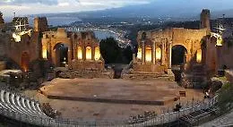 Oltre le Colonne d'Ercole: musica e parole per superare i confini al Teatro Antico di Taormina