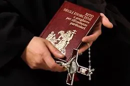 Palermo, esorcismi a luci rosse, condannato ex ufficiale dell'Esercito