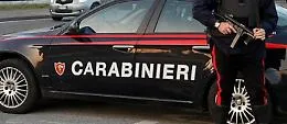 Quattro banditi fanno irruzione in una villa e portano via la cassaforte