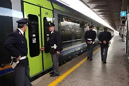 Bagheria, lanciava sassi contro i treni in transito, fermato un 15enne