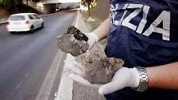 La Polstrada ai ragazzi: &laquo;Lanciare sassi sulle auto per noia pu&ograve; pregiudicare il futuro&raquo;