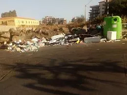 Barriera di Catania, Largo Salvatore Seminara, a chi tocca pulire per terra?