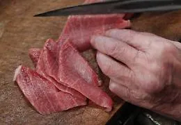 Bimba intossicata da tonno rosso, chiusa pescheria nel mercato di Ballar&ograve; a Palermo