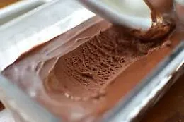 Dito mozzato in vaschetta di gelato, sospesa a Palermo attivit&agrave; di gelateria