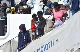 Sbarca a Catania un siriano che da quando ha visto morire la mamma sotto le bombe non parla pi&ugrave;