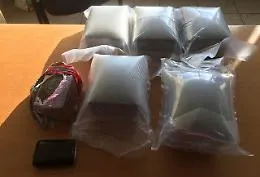 Siracusa, la Polizia trova e sequestra 5,5 chili di hashish in un condominio