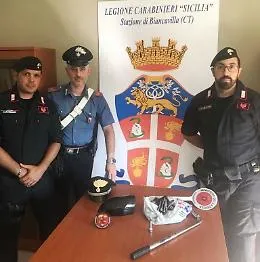 Biancavilla, la truffa dello specchietto finisce male: arrestati