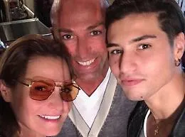 Niccol&ograve; Bettarini ferito con 11 coltellate.  Simona Ventura: &laquo;Mio figlio vivo per miracolo&raquo;