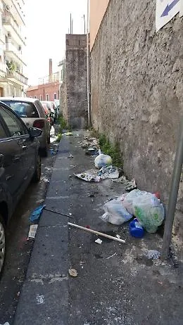 Catania, spazzatura permanente in centro