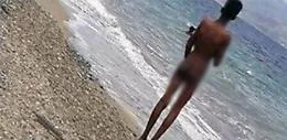 Migranti nudi in spiaggia a Pozzallo, proteste dei bagnanti