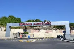 Bimbi feriti da petardi e da pitbull e giovani ubriachi: notte di Capodanno movimentata al "Cannizzaro"