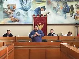 Gela, malore del sindaco durante il dibattito per la sfiducia: arriva l'ambulanza