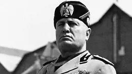 "Non &egrave; apologia del fascismo" Foto Mussolini torna su parete bar