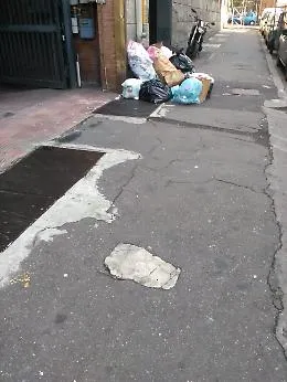 Catania, in Via Gambino l'incivilt&agrave; &egrave; sovrana