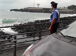 Delusa in amore tenta di suicidarsi,  militari-angeli la salvano a Catania